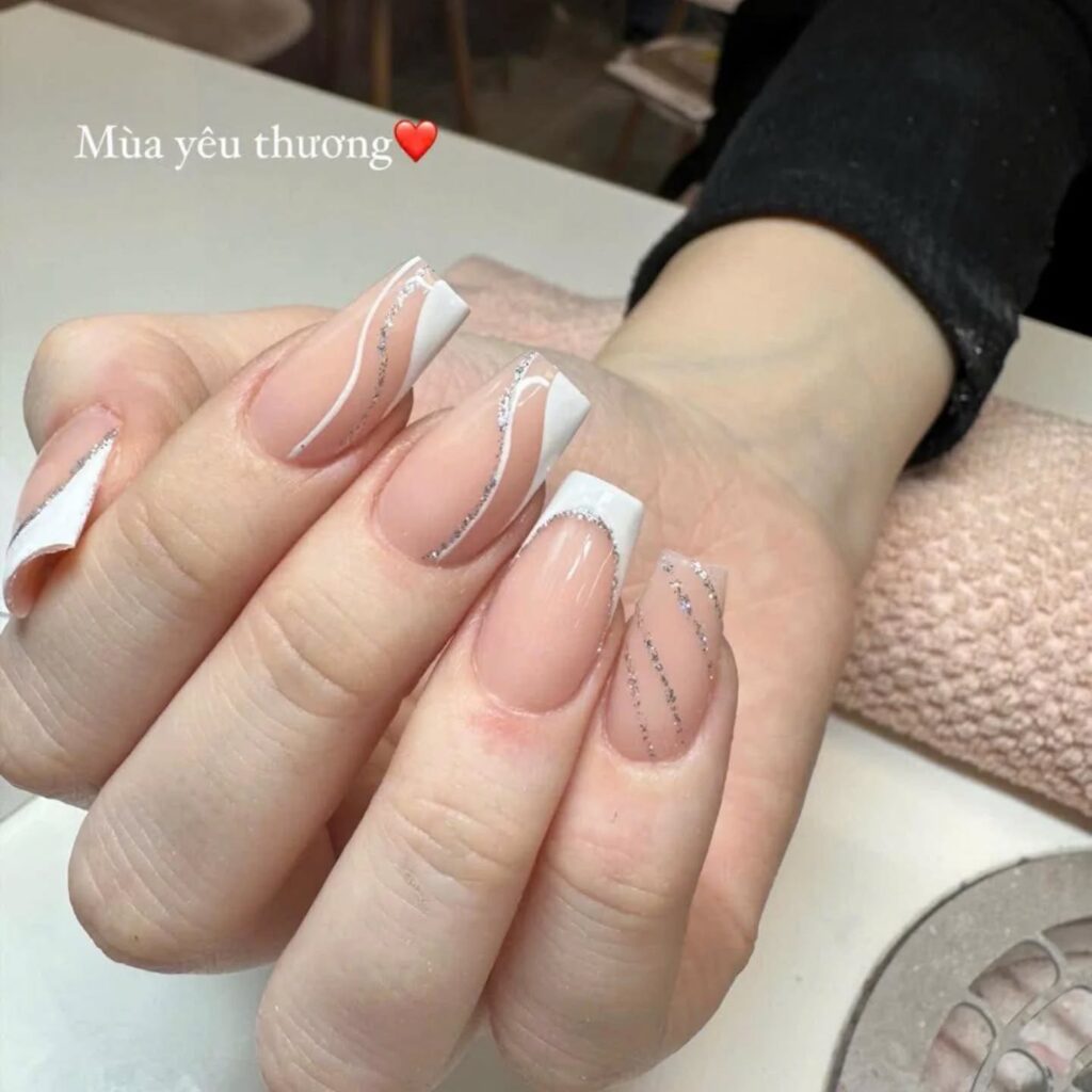 Instagram post from uyenuyendiamondlounge. This post is in position 13.