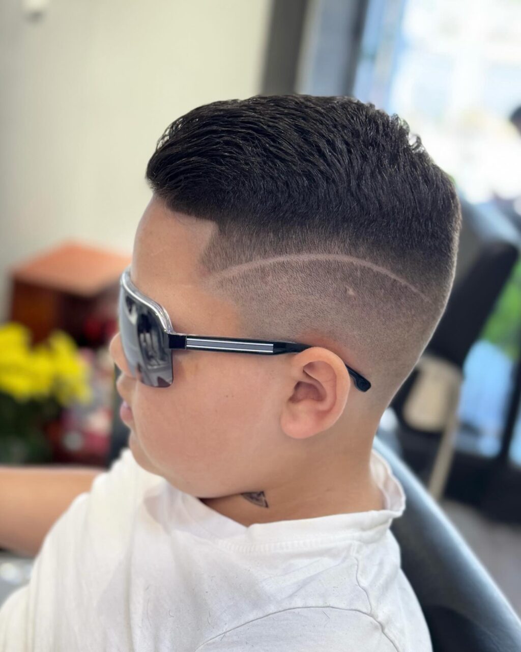 Instagram post from uyenuyendiamondlounge. This post is in position 8.